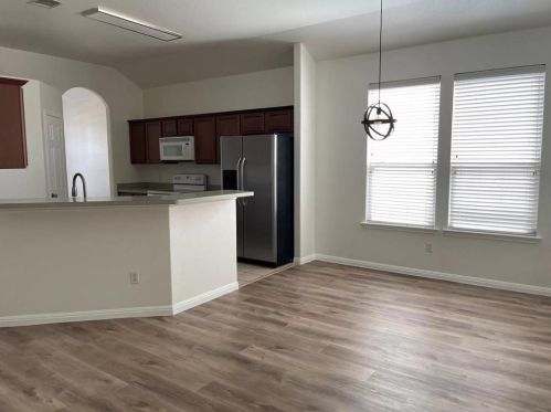 205 Ferrule Dr, Uhland TX  78640-8008 exterior