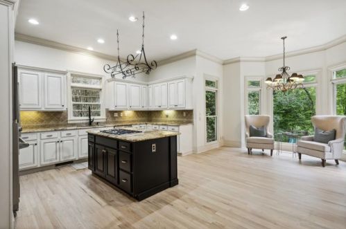 33 Habersham Cove Dr, Atlanta GA  30305-5402 exterior