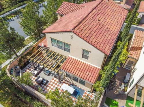 54 Rembrandt, Irvine CA  92620-7314 exterior