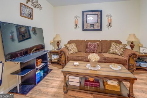 15 Toscanno Dr, Porterdale, GA 30014-8958