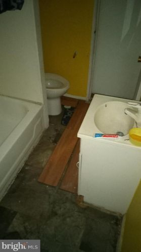 2144 10th St, Philadelphia PA 19148-3005 exterior