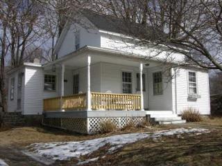 40 Cross St, Westerly, RI 02891-2329