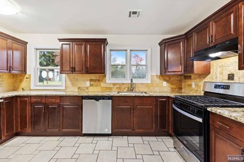 133 Cleveland Ave, Hasbrouck Heights NJ  07604-1020 exterior