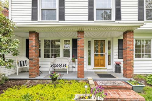 2 Ticon Ct, Huntington, CT 06484-5017