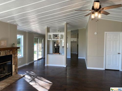 401 Troell St, Seguin TX 78155-7241 exterior