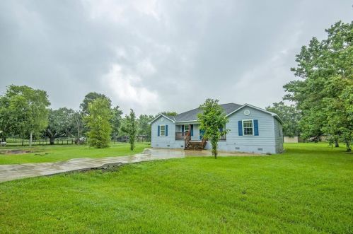 1407 Avenue K, Danbury, TX 77534-9726