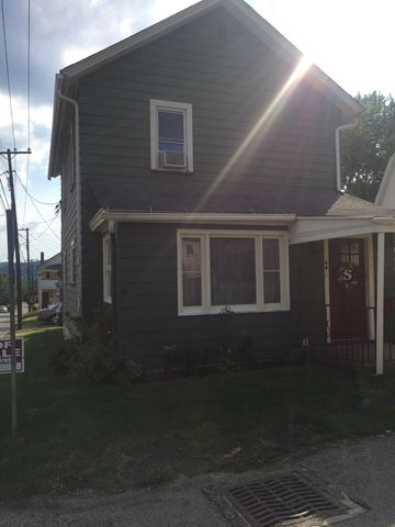 44 Gilfillan St, Franklin, PA 16323-2922