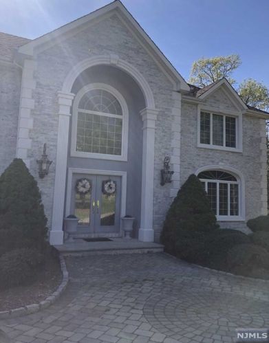 85 Walsh Dr, Mahwah, NJ 07430-2566