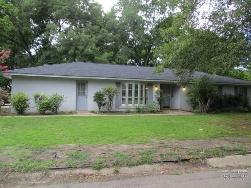 1102 Chicot Dr, Dermott, AR 71638-1902