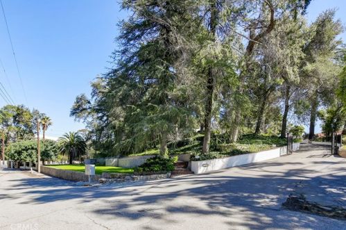 3435 Circle Rd, San Bernardino, CA 92405-2009