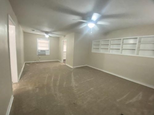 832 Anderson St, Angleton TX  77515-5209 exterior