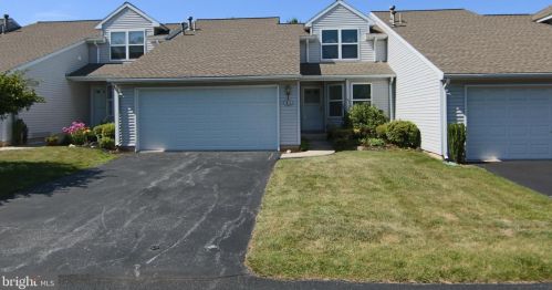 1055 Country Hill Dr, Harrisburg, PA 17111-4655