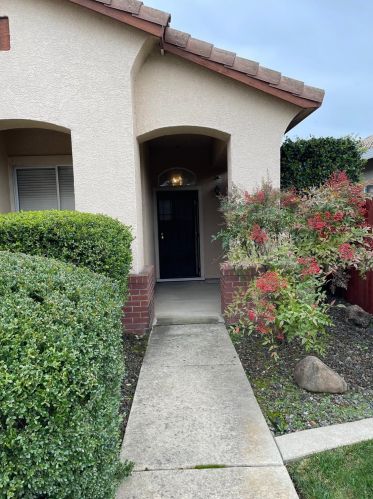 9586 Gurney Ct, Elk Grove, CA 95758-7825