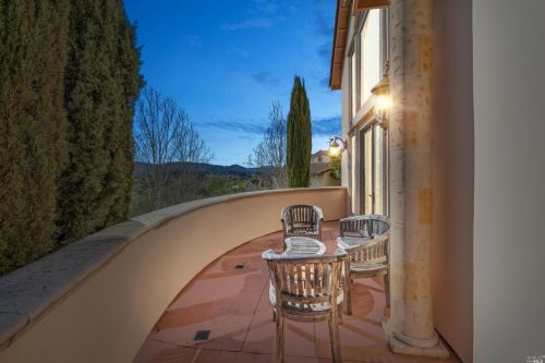 275 Clear Ridge Dr, Healdsburg, CA 95448-7058