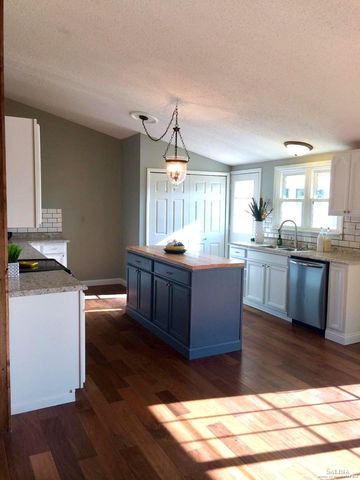 1109 Hartford Ave, Mentor, KS 67401-8056