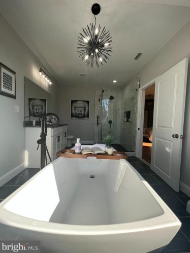 6805 11 St, Philadelphia PA 19147-1244 exterior