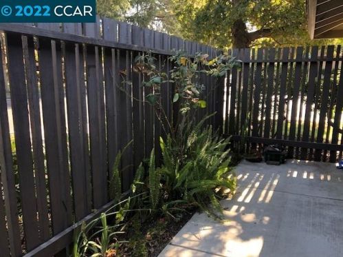 5458 Roundtree Dr, Concord CA  94521-3984 exterior