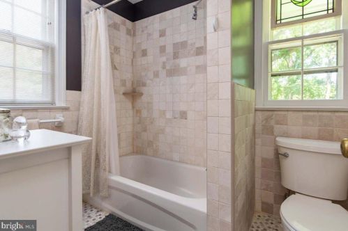 1517 Forest Glen Rd, Silver Spring MD 20910-1122 exterior