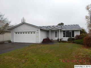 2071 Hayes St, Woodburn OR  97071-3031 exterior