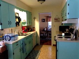 23585 Wimbledon Rd, Cleveland OH  44122-3165 exterior