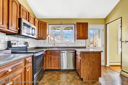 63 Cloverdale Cir, Tinton Falls NJ 07724-3105 exterior