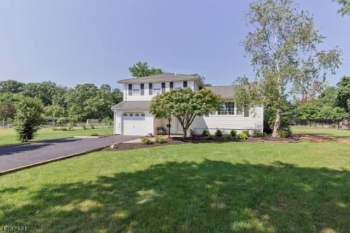37 Seward Ave, Piscataway, NJ 08854-4235