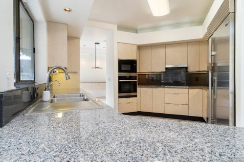 859 Hao St, Honolulu HI  96821-1620 exterior