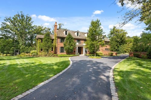 47 Indian Hill Rd, Northfield, IL 60093-3939