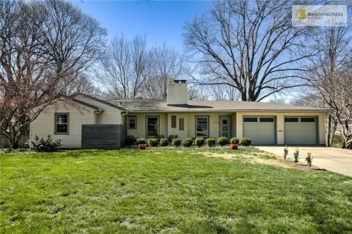 6632 Nall Dr, Shawnee Mission, KS 66202-4327
