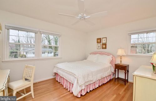 7724 Carrleigh Pkwy, Springfield VA  22152-1307 exterior