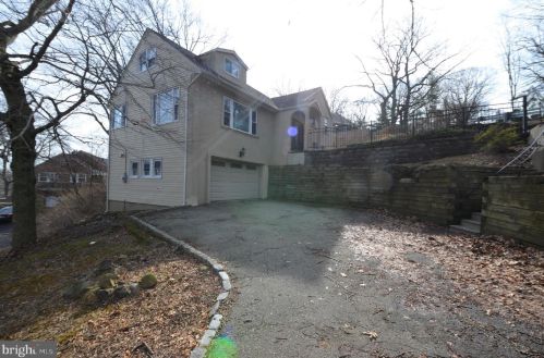 26 Edgemont Rd, Town Center, NJ 07052-2038