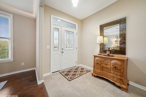 234 Alden Dr, Sycamore, IL 60178-8906