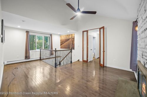 206 Red Hl Rd, Middletown NJ 07748-2408 exterior