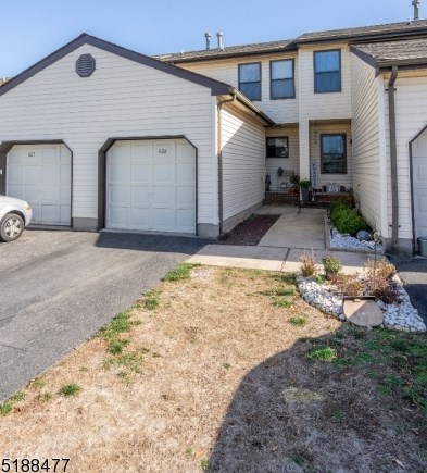 628 Almond Ct, Flemington, NJ 08822-3142