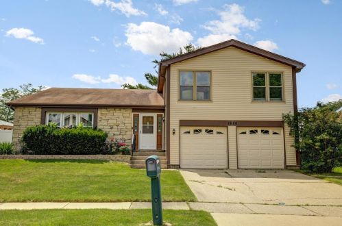 1920 Burr Oak Ln, Glendale Heights, IL 60139-2115