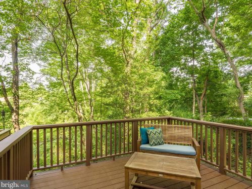 2124 Whisperwood Glen Ln, Herndon VA  20191-4143 exterior