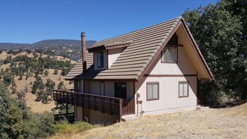 30401 Pinedale Dr, Tehachapi, CA 93561-7232
