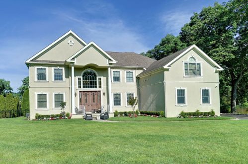 12 Iris St, Tinton Falls, NJ 07724-2412