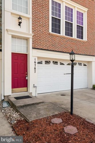 16787 Sweeney Ln, Woodbridge, VA 22191-6343