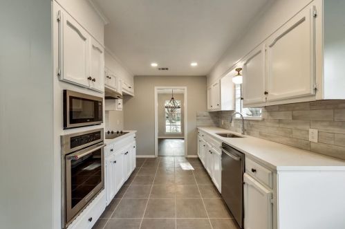 6821 Lancelot Ct, Fort Worth TX  76133-5005 exterior