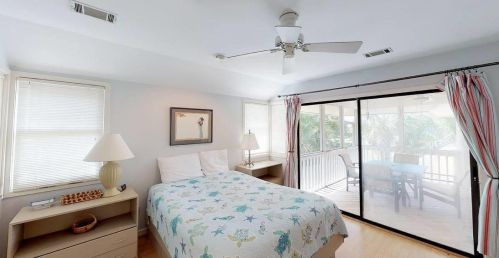 6 Ocean Park Ct, Isle Of Palms SC  29451-2244 exterior