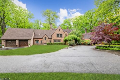 51 Oak Bend Rd, Town Center, NJ 07052-4962
