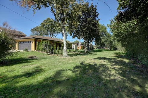 6906 Jarvis Ave, Niles IL  60714-4016 exterior