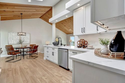 323 Calle Empalme, San Clemente CA  92672-2105 exterior