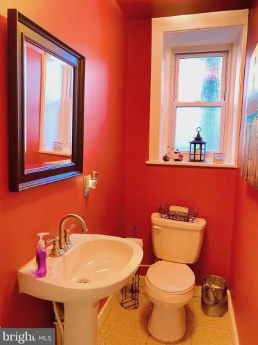 1901 63rd St, Philadelphia PA 19151-2607 exterior