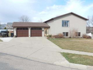 1714 Primrose Pl, Bismarck, ND 58501-2577