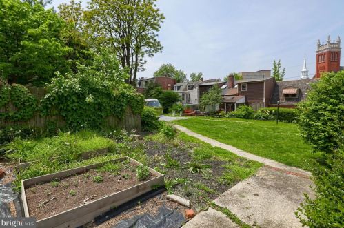 212 Howard Ave, Lancaster PA  17602-4208 exterior