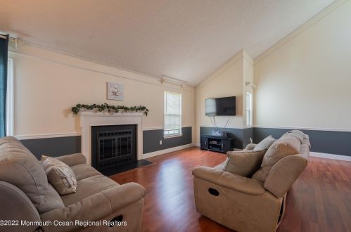 62 Des Moines Ct, Tinton Falls NJ 07712-3188 exterior