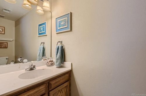 8224 Niagara Ct, Englewood CO 80112-1011 exterior