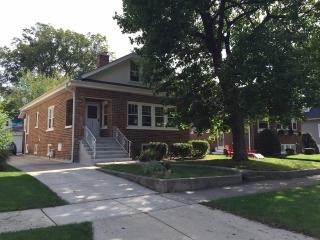 571 Prospect Ave, Elmhurst IL  60126-4325 exterior